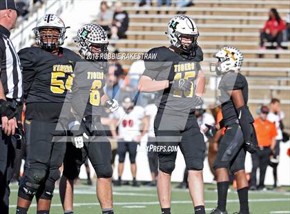 Thumbnail 1 in Malakoff vs. Gladewater (UIL 3A Regional Playoff) photogallery.