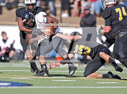 Thumbnail 2 in Malakoff vs. Gladewater (UIL 3A Regional Playoff) photogallery.