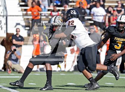 Thumbnail 2 in Malakoff vs. Gladewater (UIL 3A Regional Playoff) photogallery.