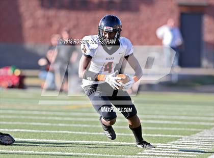 Thumbnail 1 in Malakoff vs. Gladewater (UIL 3A Regional Playoff) photogallery.