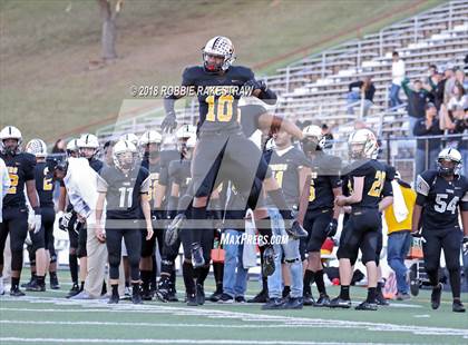 Thumbnail 3 in Malakoff vs. Gladewater (UIL 3A Regional Playoff) photogallery.