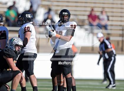 Thumbnail 2 in Malakoff vs. Gladewater (UIL 3A Regional Playoff) photogallery.