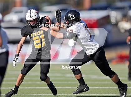 Thumbnail 3 in Malakoff vs. Gladewater (UIL 3A Regional Playoff) photogallery.