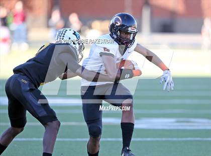 Thumbnail 3 in Malakoff vs. Gladewater (UIL 3A Regional Playoff) photogallery.