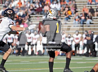 Thumbnail 2 in Malakoff vs. Gladewater (UIL 3A Regional Playoff) photogallery.