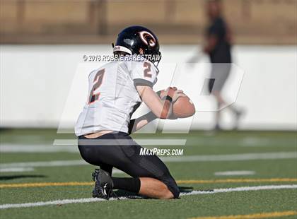 Thumbnail 2 in Malakoff vs. Gladewater (UIL 3A Regional Playoff) photogallery.