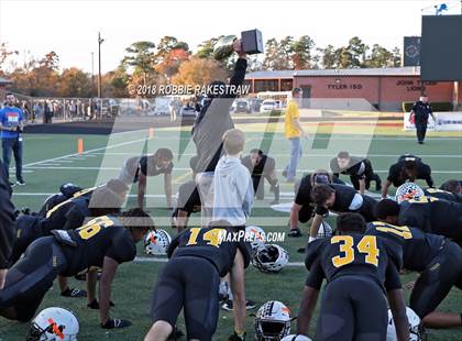 Thumbnail 2 in Malakoff vs. Gladewater (UIL 3A Regional Playoff) photogallery.