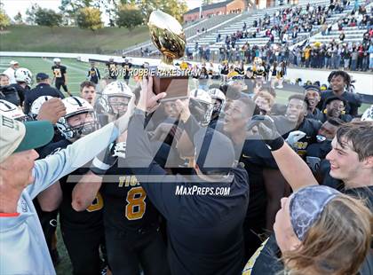 Thumbnail 1 in Malakoff vs. Gladewater (UIL 3A Regional Playoff) photogallery.