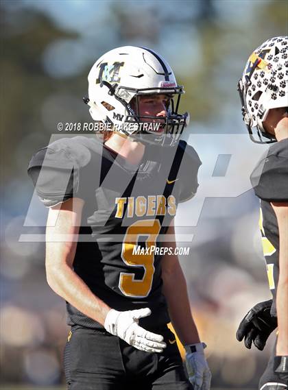 Thumbnail 1 in Malakoff vs. Gladewater (UIL 3A Regional Playoff) photogallery.