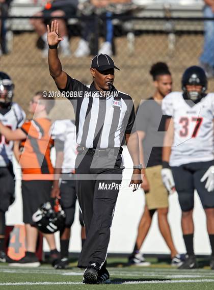 Thumbnail 3 in Malakoff vs. Gladewater (UIL 3A Regional Playoff) photogallery.