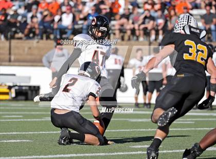 Thumbnail 3 in Malakoff vs. Gladewater (UIL 3A Regional Playoff) photogallery.