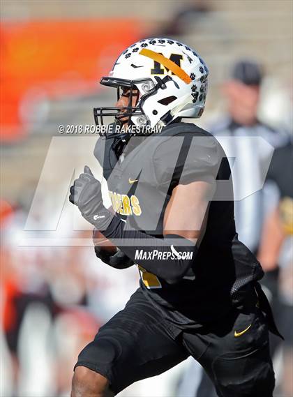 Thumbnail 2 in Malakoff vs. Gladewater (UIL 3A Regional Playoff) photogallery.