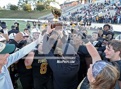 Thumbnail 2 in Malakoff vs. Gladewater (UIL 3A Regional Playoff) photogallery.