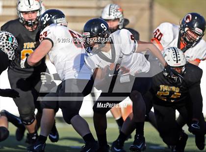 Thumbnail 2 in Malakoff vs. Gladewater (UIL 3A Regional Playoff) photogallery.