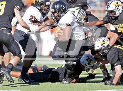 Thumbnail 1 in Malakoff vs. Gladewater (UIL 3A Regional Playoff) photogallery.