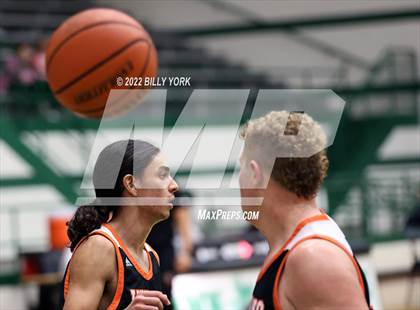 Thumbnail 2 in Grand Saline vs Mabank photogallery.
