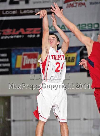 Thumbnail 2 in Trinity vs. Liberty Christian (CIF NS D5 Final) photogallery.