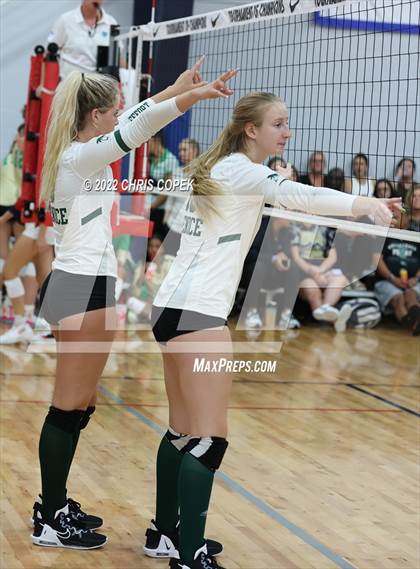 Thumbnail 1 in Calvary Christian vs Venice (Nike Tournament of Champions) photogallery.