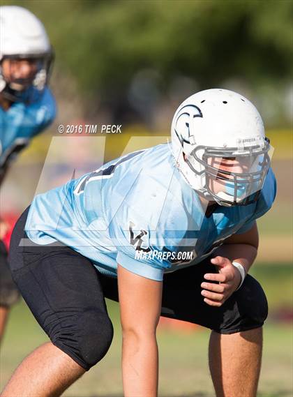 Thumbnail 3 in JV: Mater Dei vs. Villa Park photogallery.