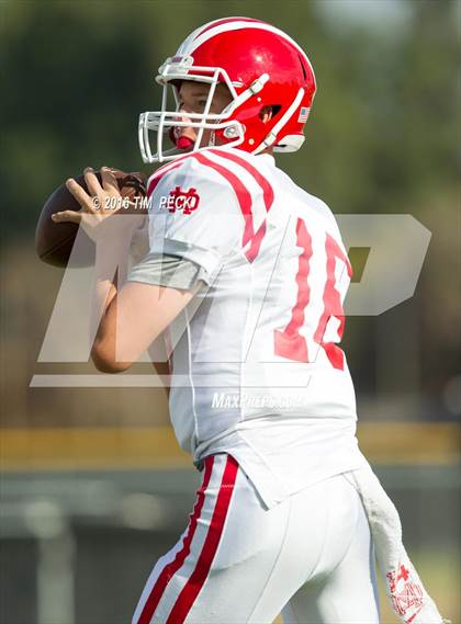 Thumbnail 1 in JV: Mater Dei vs. Villa Park photogallery.