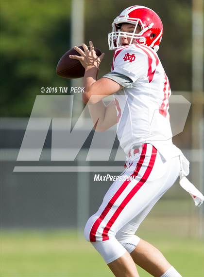 Thumbnail 2 in JV: Mater Dei vs. Villa Park photogallery.