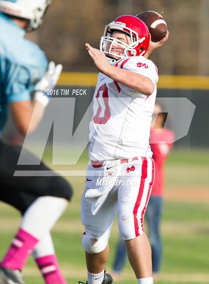 Thumbnail 3 in JV: Mater Dei vs. Villa Park photogallery.