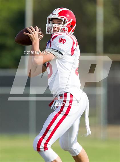 Thumbnail 1 in JV: Mater Dei vs. Villa Park photogallery.