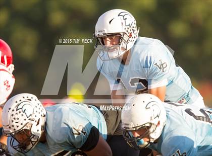 Thumbnail 3 in JV: Mater Dei vs. Villa Park photogallery.