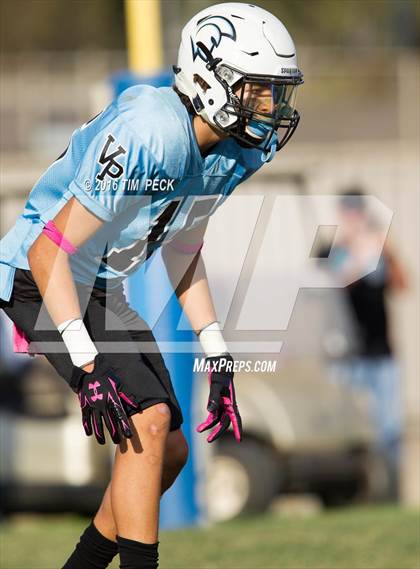 Thumbnail 3 in JV: Mater Dei vs. Villa Park photogallery.