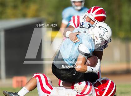 Thumbnail 1 in JV: Mater Dei vs. Villa Park photogallery.
