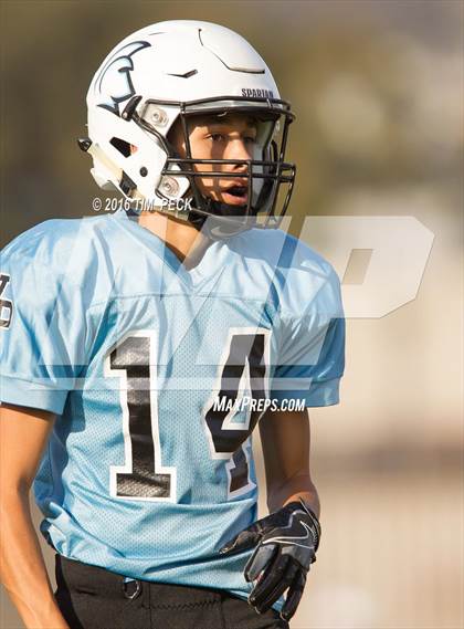 Thumbnail 1 in JV: Mater Dei vs. Villa Park photogallery.