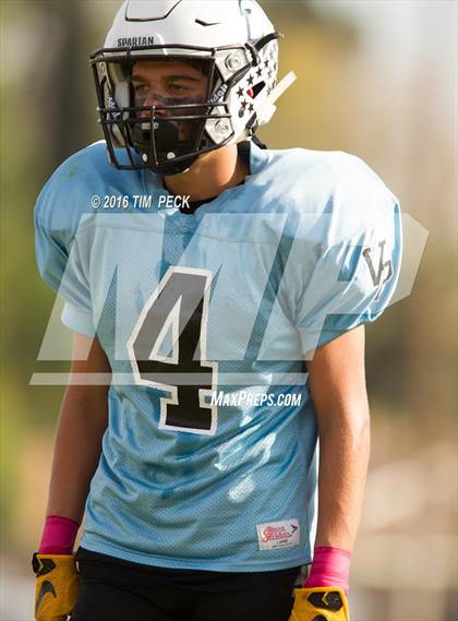 Thumbnail 1 in JV: Mater Dei vs. Villa Park photogallery.