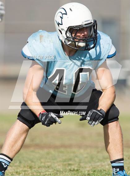Thumbnail 3 in JV: Mater Dei vs. Villa Park photogallery.