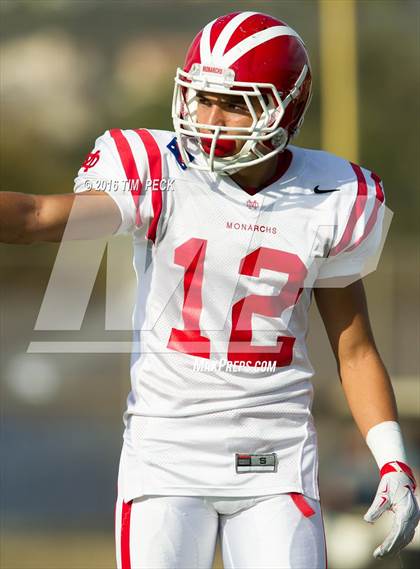 Thumbnail 1 in JV: Mater Dei vs. Villa Park photogallery.