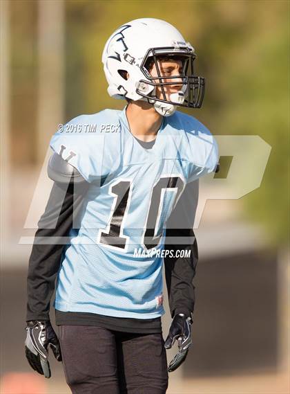 Thumbnail 1 in JV: Mater Dei vs. Villa Park photogallery.