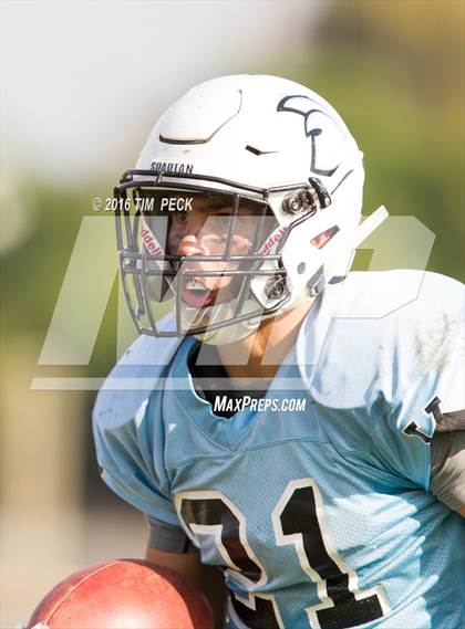 Thumbnail 1 in JV: Mater Dei vs. Villa Park photogallery.