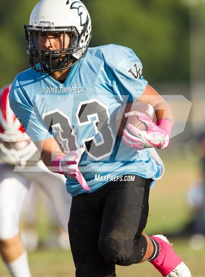 Thumbnail 1 in JV: Mater Dei vs. Villa Park photogallery.
