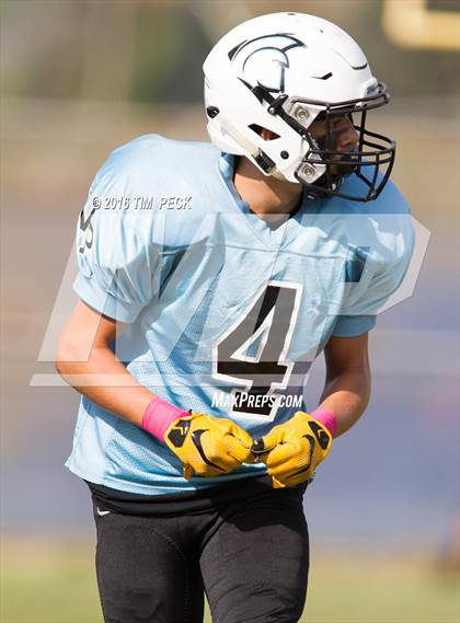 Thumbnail 1 in JV: Mater Dei vs. Villa Park photogallery.