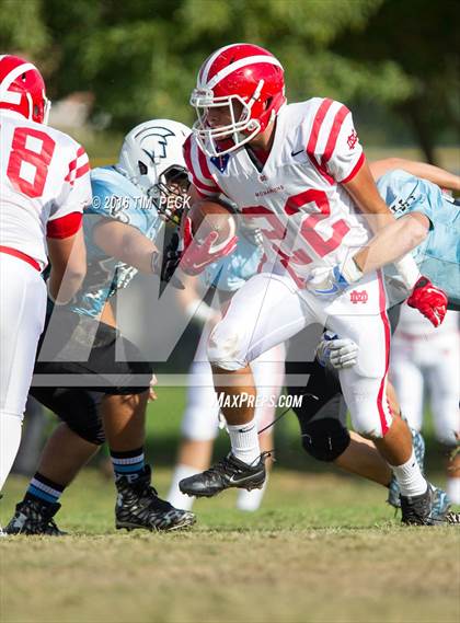 Thumbnail 1 in JV: Mater Dei vs. Villa Park photogallery.