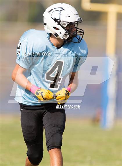 Thumbnail 3 in JV: Mater Dei vs. Villa Park photogallery.