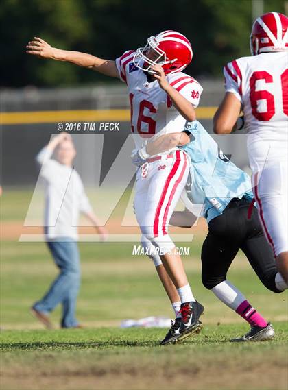 Thumbnail 2 in JV: Mater Dei vs. Villa Park photogallery.