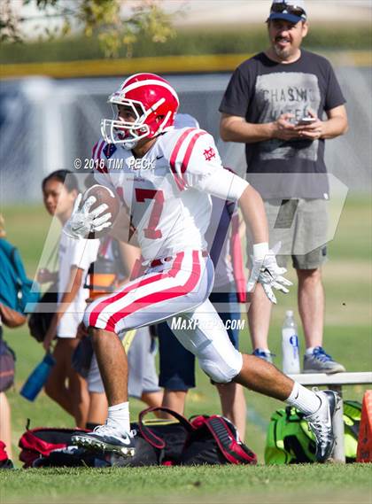 Thumbnail 3 in JV: Mater Dei vs. Villa Park photogallery.