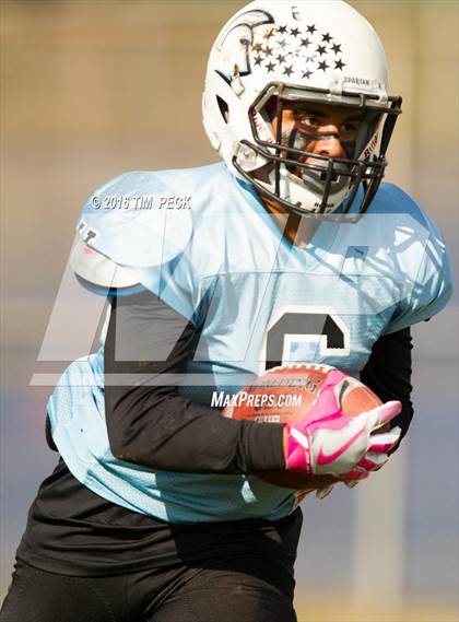Thumbnail 3 in JV: Mater Dei vs. Villa Park photogallery.