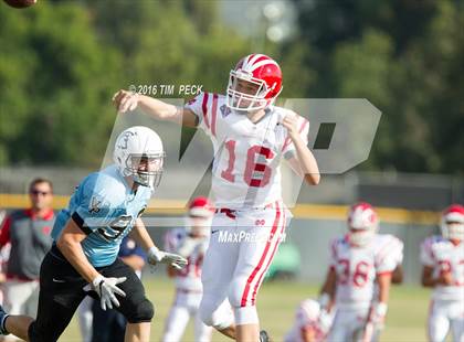 Thumbnail 2 in JV: Mater Dei vs. Villa Park photogallery.