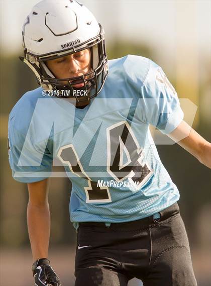 Thumbnail 3 in JV: Mater Dei vs. Villa Park photogallery.