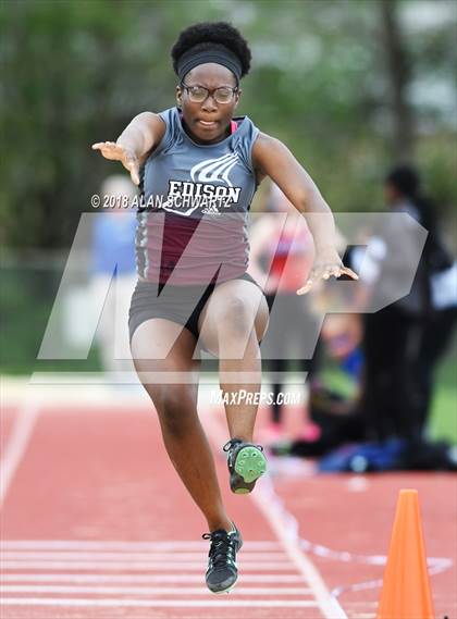 Thumbnail 3 in Royal Comet Invitational photogallery.
