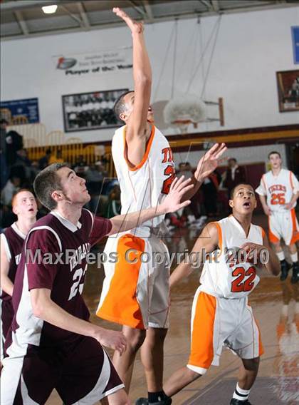 Thumbnail 1 in Valhalla vs. Tuckahoe (Section 1 Super Saturday) photogallery.