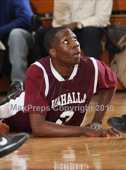 Thumbnail 2 in Valhalla vs. Tuckahoe (Section 1 Super Saturday) photogallery.