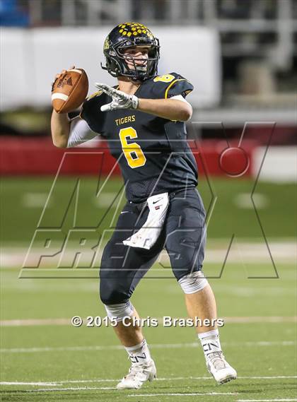 Thumbnail 2 in Prairie Grove vs. Nashville (AAA 4A Final) photogallery.