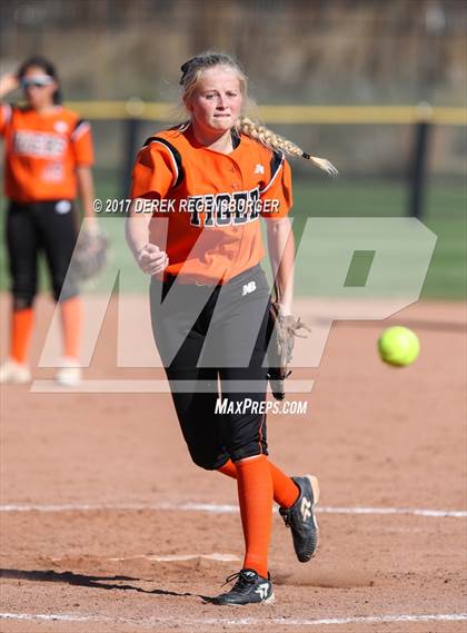 Thumbnail 2 in Pueblo County vs. Erie (CHSAA 4A Playoffs) photogallery.